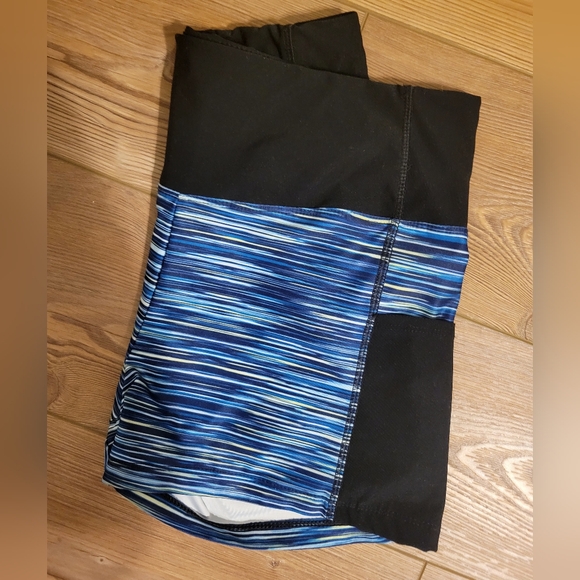 Blue and Black Stripped Biker Shorts with Pockets Size Large - Picture 4 of 4